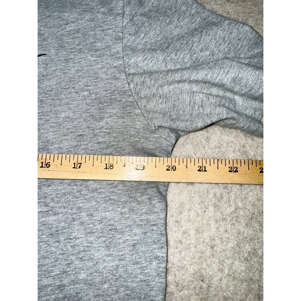 Nike-The Nike Tee Men’s Medium Gray Short Sleeve Tshirt
